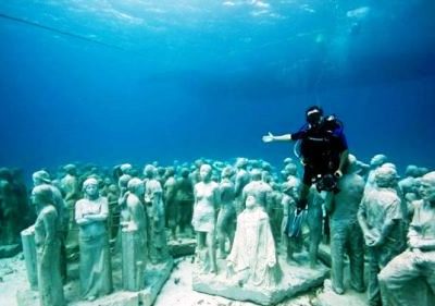 اولین موزه زیر آب؛ هنر دست یک مجسمه‌ساز انگلیسی